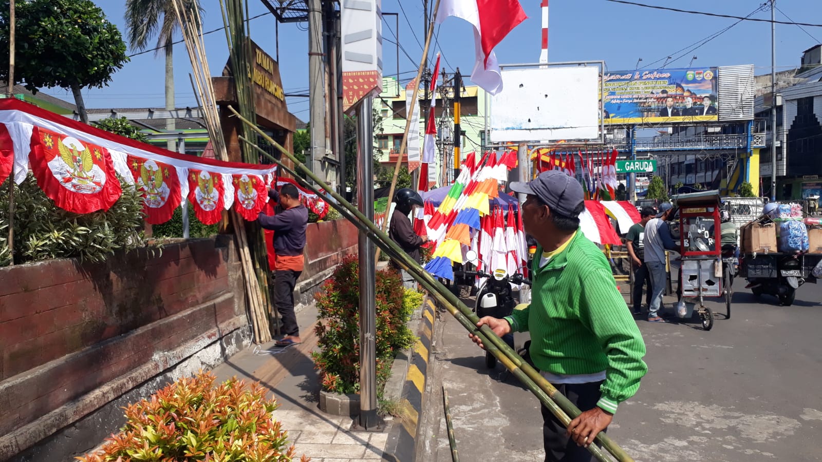 Jelang HUT RI ke-77 Penjual Bambu di Lubuklinggau Raih Cuan