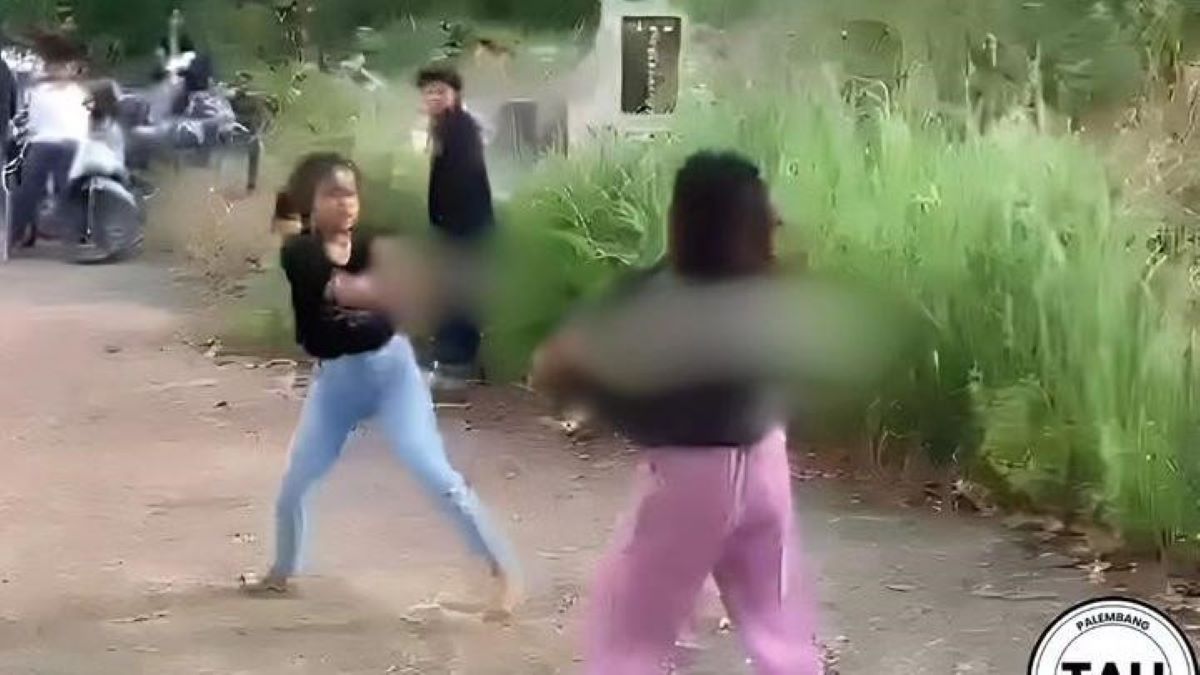Terungkap Motif Dua Gadis Remaja Duel Bercelurit di TPU Palembang: Saling Singgung Gegara Medsos