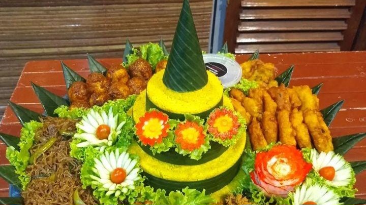 Bagaimana Cara Buat Nasi Tumpeng Komplit, Yuk Dicoba Resep Berikut Ini 