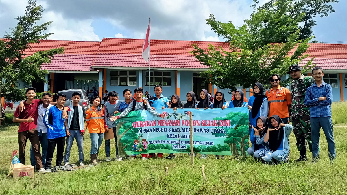 Peringati Hari Pahlawan 2024, PT Barasentosa Lestari Bersama Pelajar SMAN 3 Muratara Gelar Penanaman Pohon