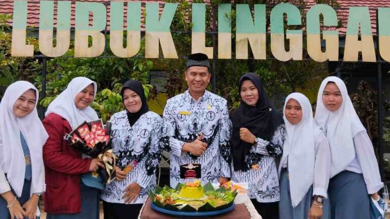 SMAN 3 Lubuklinggau Peringati Hari Guru, Haru dan Bangga Menjadi Satu