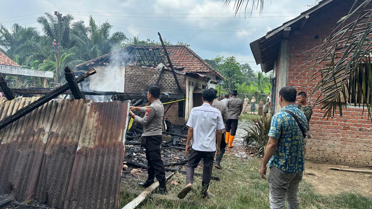 Pagi-pagi Rumah di Semangus Mura Ludes Terbakar