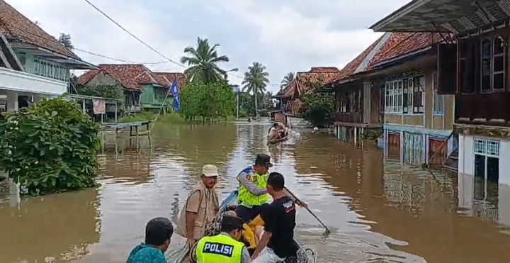 Banjir, Semangus Baru Musi Rawas Terisolir, Masyarakat Harapkan Bantuan Sembako