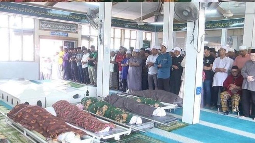 Kisah Sedih dari Malaysia, Sekeluarga Tewas Kecelakaan, Anak Sulung Imam Salat Jenasah