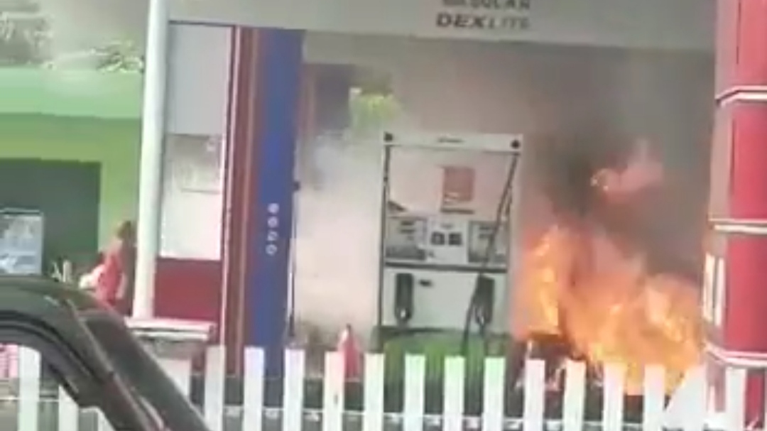 Sepeda Motor Terbakar Saat Isi Pertalite di SPBU Simpang Semambang Bikin Heboh