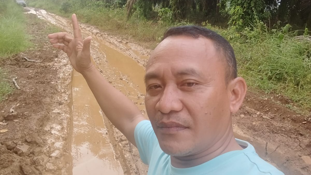 Menyedihkan, Akses Jalan Desa di Musi Rawas Ini Tidak Sebagus  yang Dilalui Presiden Jokowi