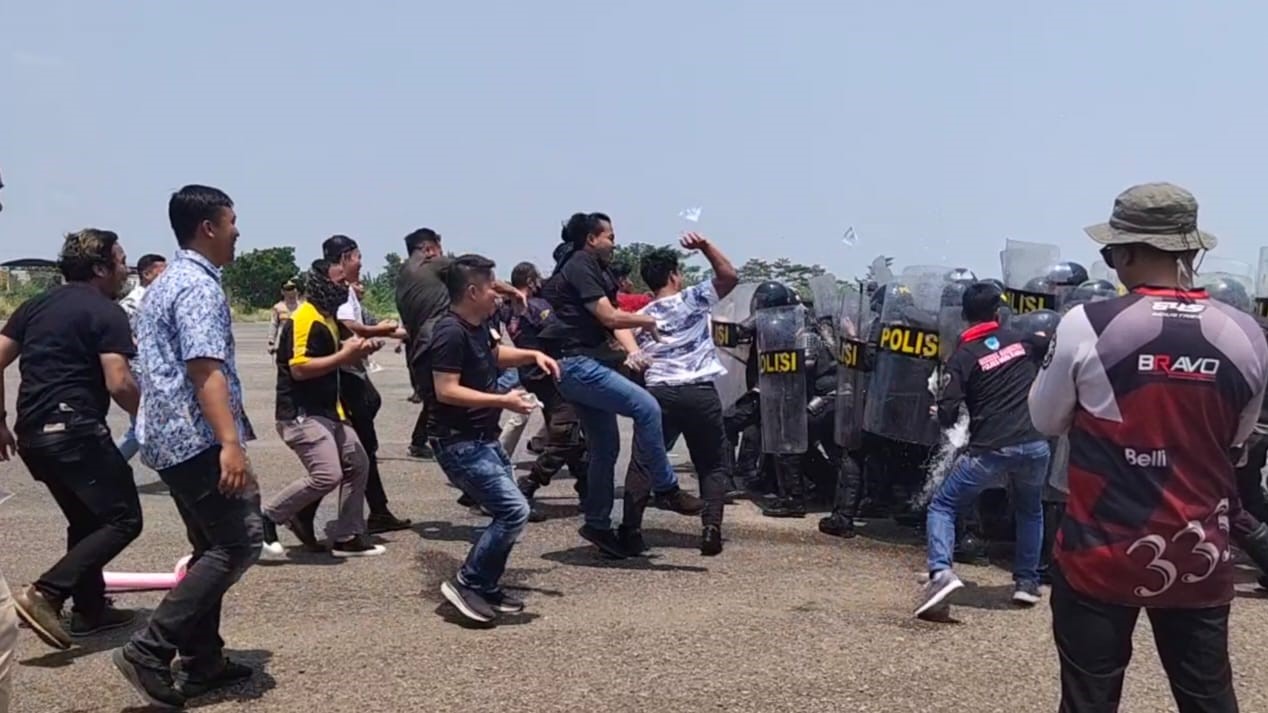 Polisi dan Massa Bentrok di Musi Rawas, Masalahnya Sepele