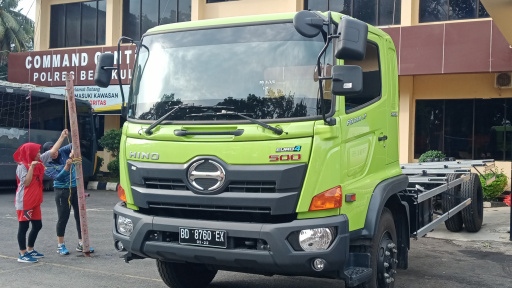 Truk Hino Baru Dipakai Beli Solar Berulang, Sopir Ditangkap, Pihak Dealer Diperiksa