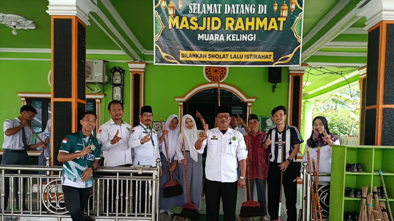 Pelajar MAN 1 Musi Rawas Gelar Geber Mas, Wujudkan Rumah Ibadah Bersih dan Nyaman