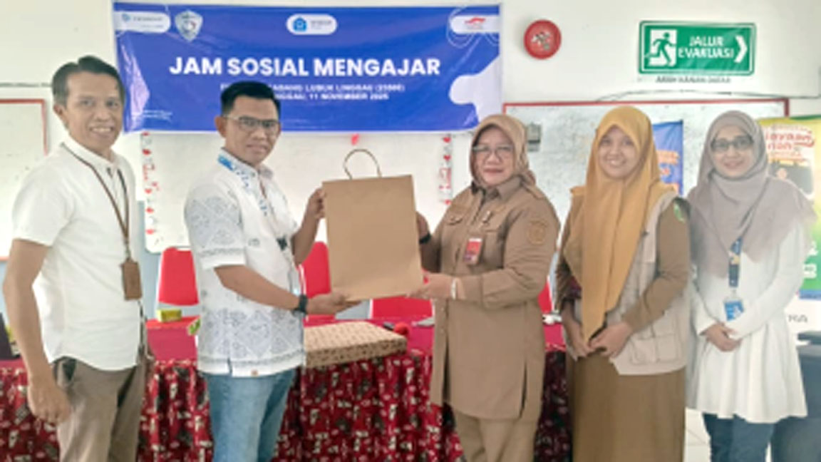 FIFGROUP Lubuk Linggau Peduli Jam Sosial Mengajar di SMK Negeri 4 Lubuk Linggau