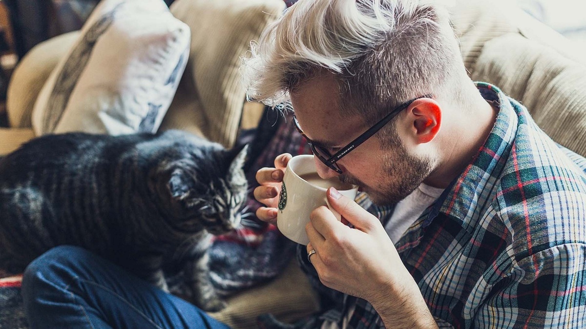 Sering Minum Kopi Sambil Merokok? Ini Dampaknya untuk Kesehatan