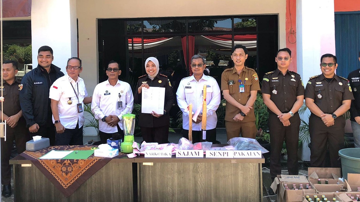 Kalapas Lubuk Linggau Hadiri Pemusnahan Barang Bukti di Kejaksaan Negeri Musi Rawas