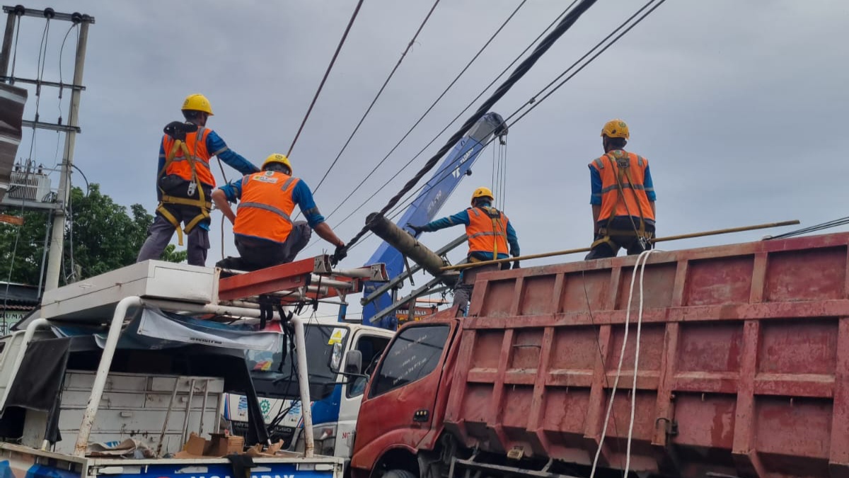 Truk Tabrak Tiang di Muara Beliti, Listrik Musi Rawas Padam