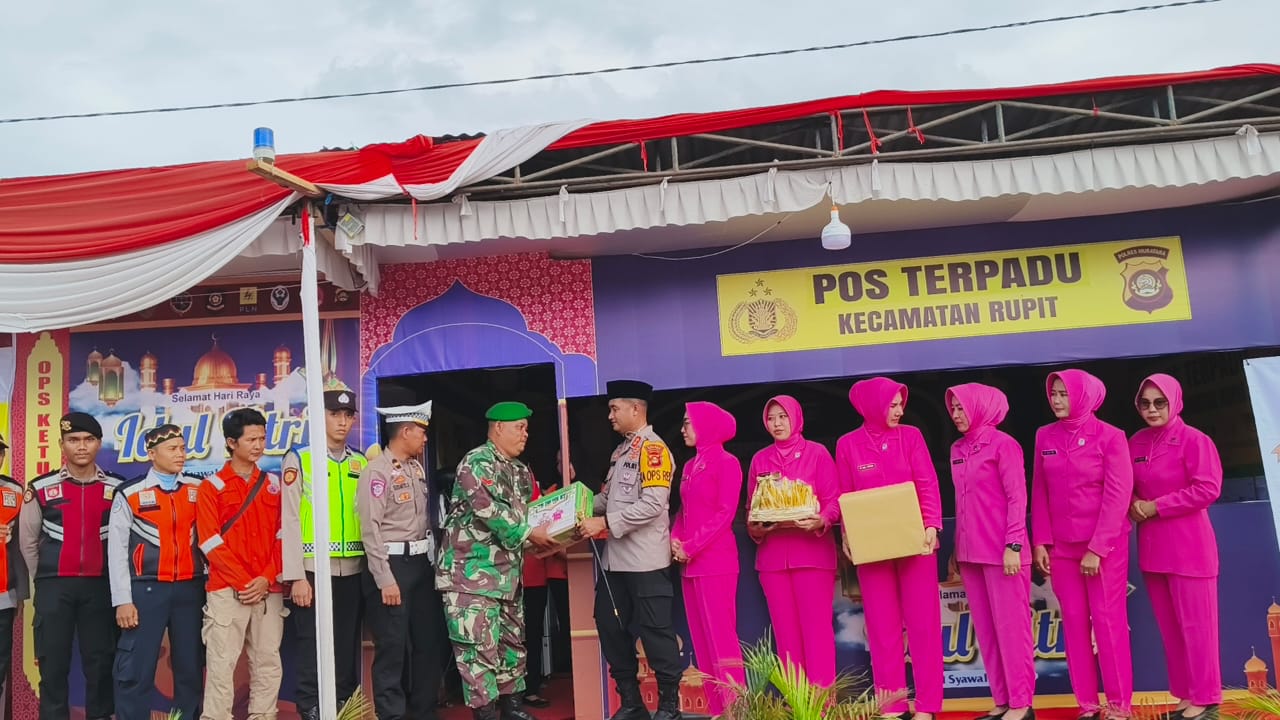 Kapolres dan Ketua Bhayangkari Cabang Musi Rawas Utara Beri Kejutan ke Pospam