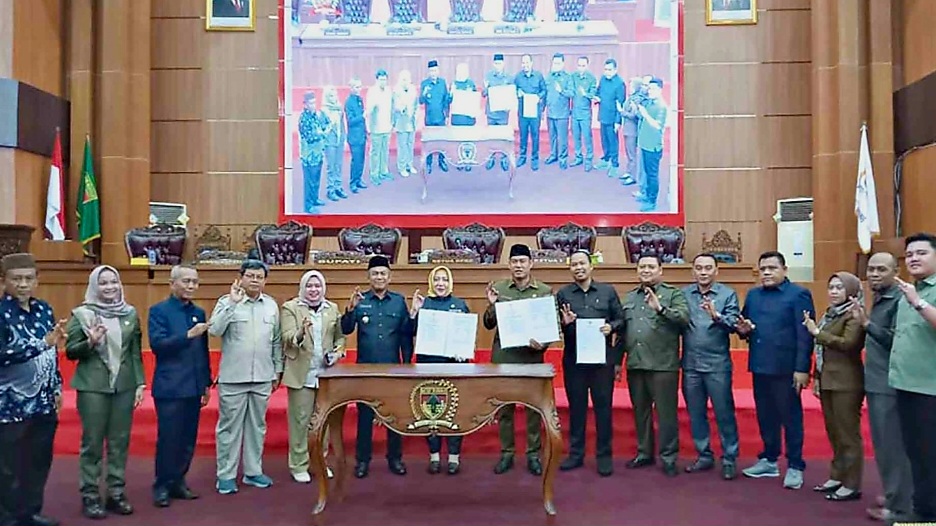 Bupati Hj Ratna Machmud Tandatangani Perubahan KUA PPAS APBD Tahun 2025