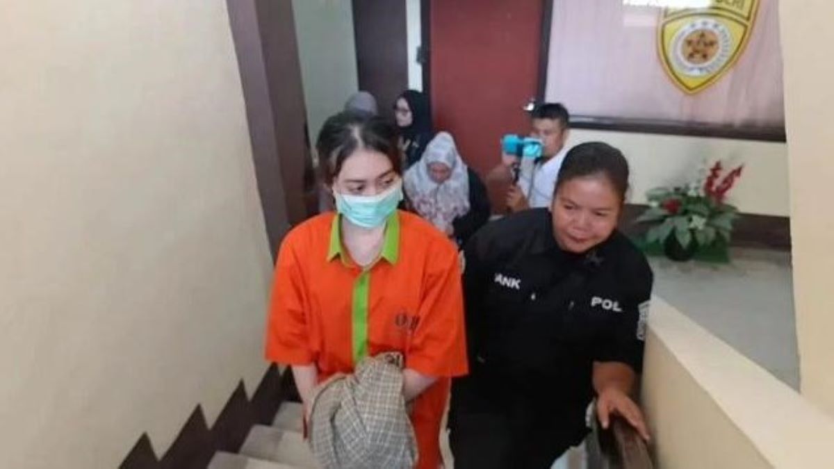 Viral Mahasiswi Cantik Gadai 11 Laptop Teman Buat Biayai Mantan Pacar, Begini Modusnya