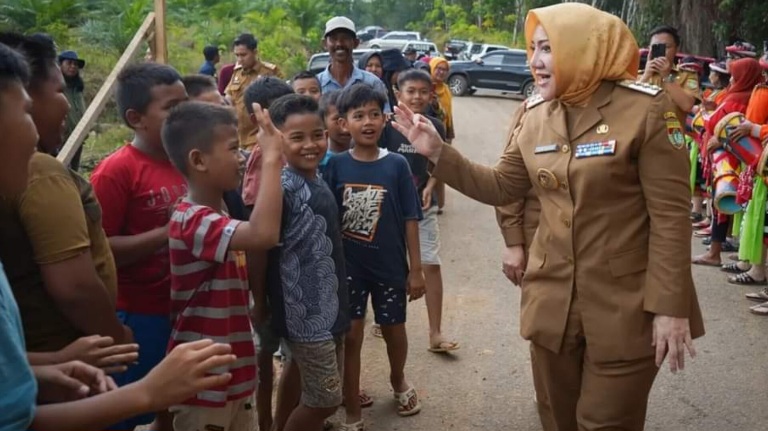 Bupati Mura HJ Ratna Machmud:  Saya Ingin Dengarkan Langsung Keluhan Masyarakat di Desa