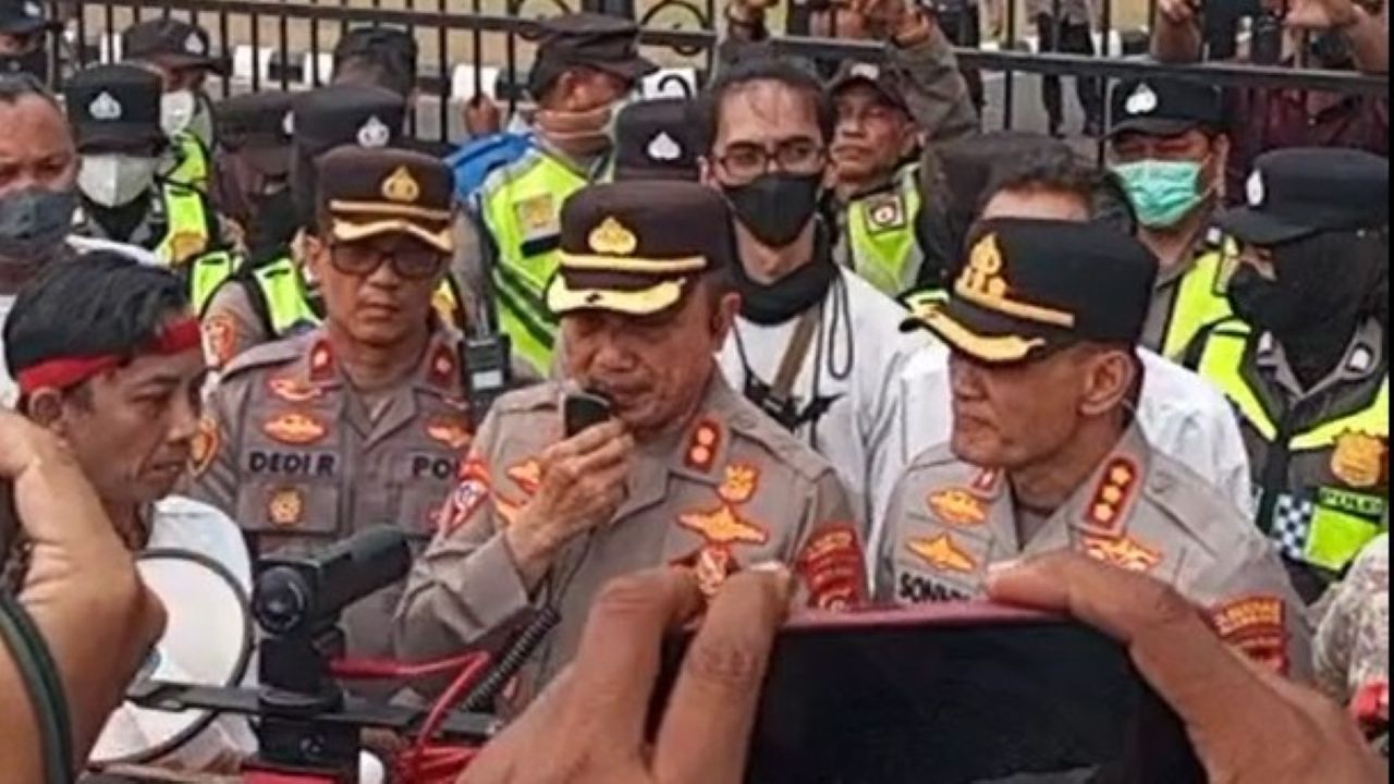 Kapolda Sumsel Janji Evaluasi Total Bentrokan di Mapolda yang Lukai Jurnalis, 2 Orang Serahkan Diri