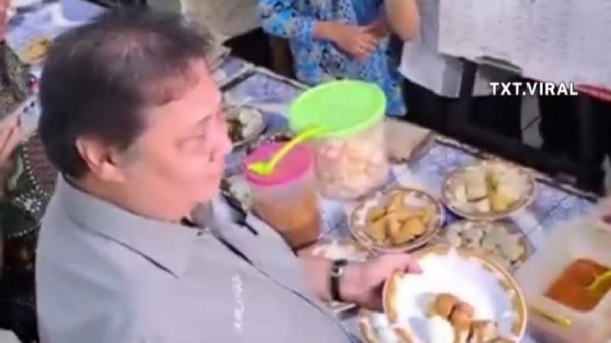 Menko Perekonomian Airlangga Lakukan Simulasi Makan Gratis Prabowo-Gibran di Tangerang 