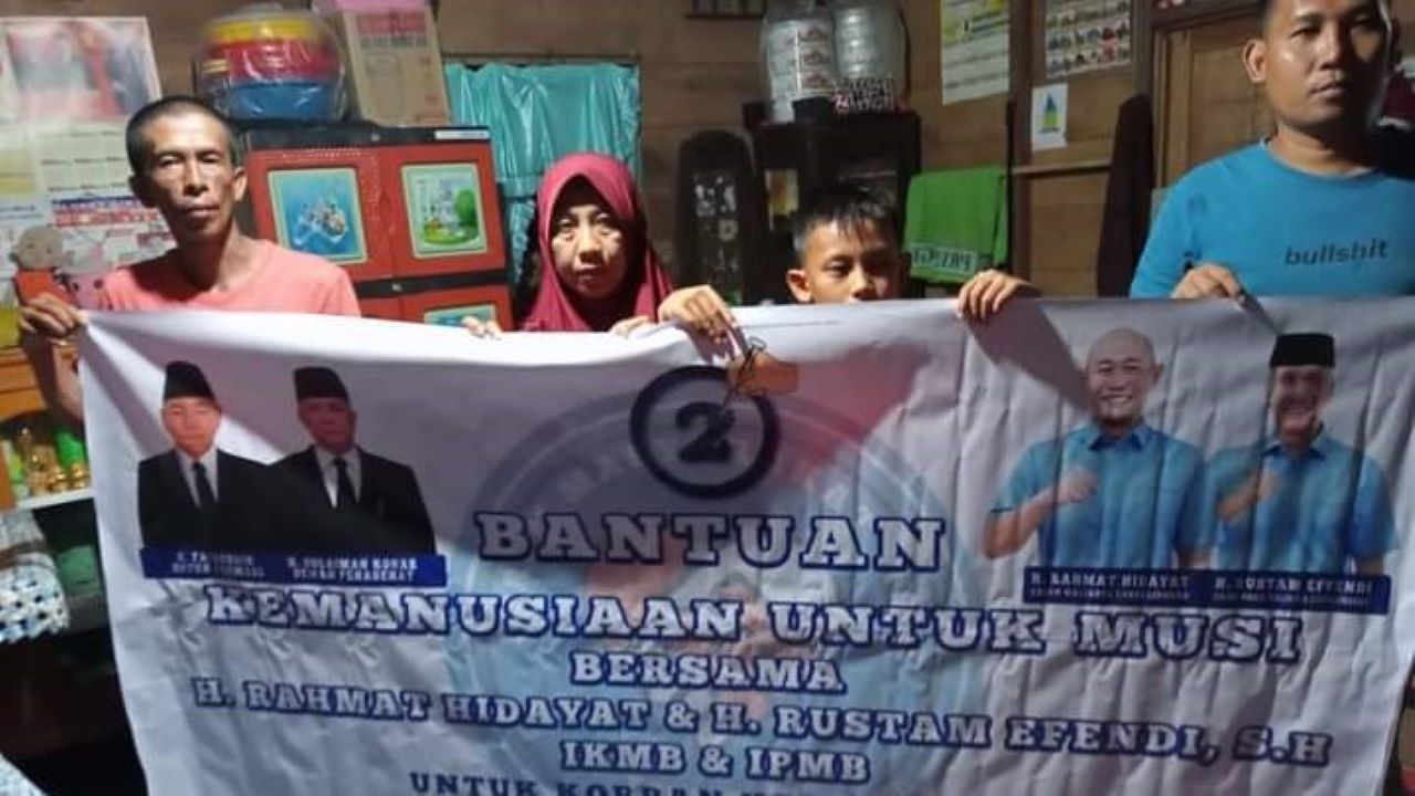 Formasi Salurkan Bantuan Yoppy - Rustam untuk Korban Kebakaran Sungai Pinang