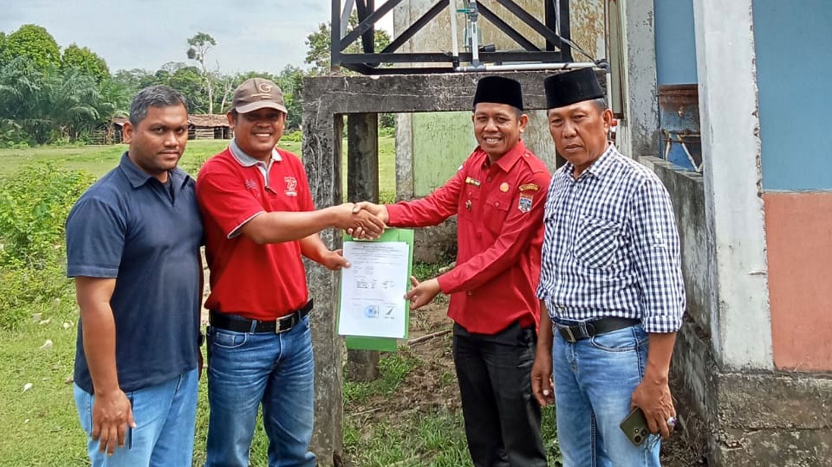 PT Agro Rawas Ulu Kembali Salurkan CSR ke Desa Sungai Baung Berupa Sumur Bor