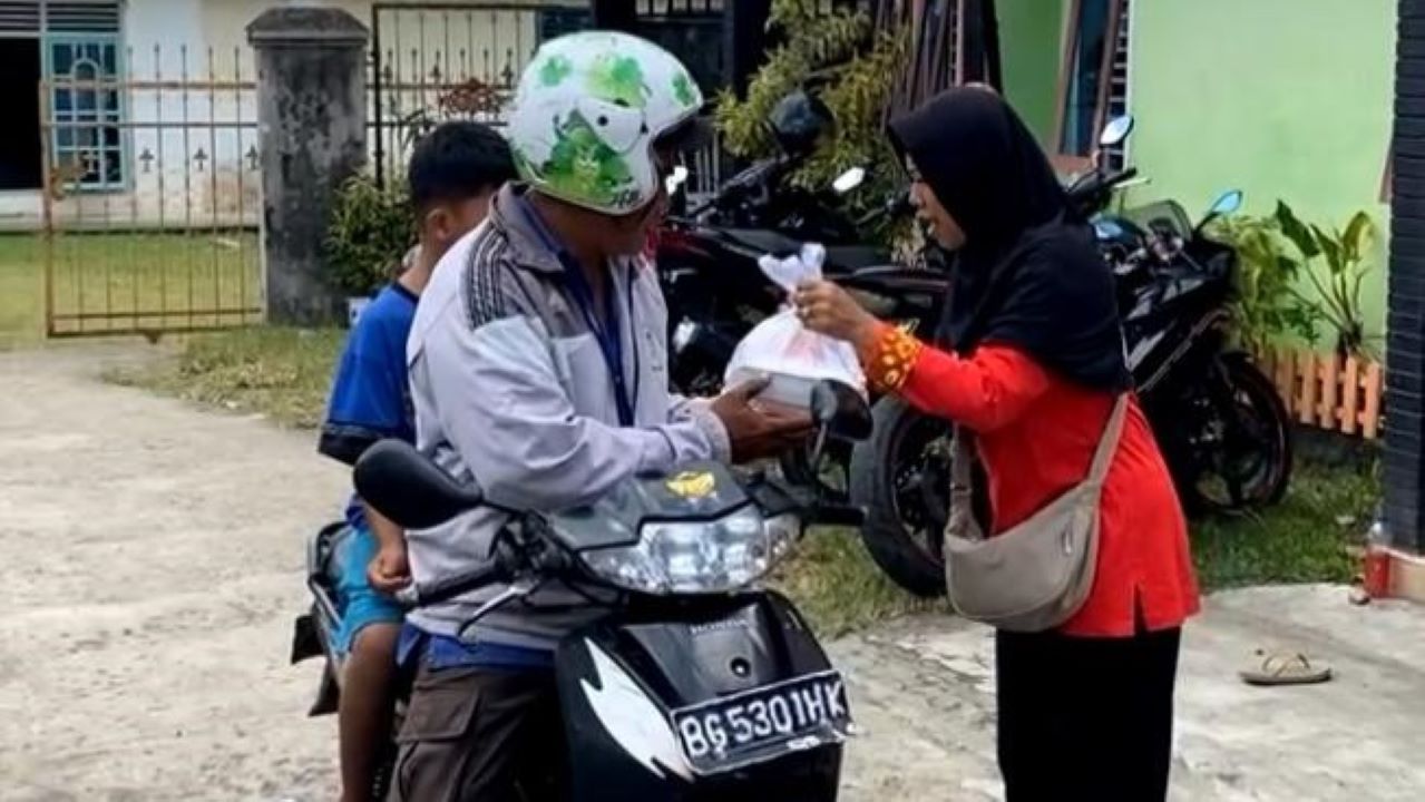 Mama Bertha Pastikan, Giat Makan Bersama Setiap Jumat Gratis, Tidak Dipungut Biaya