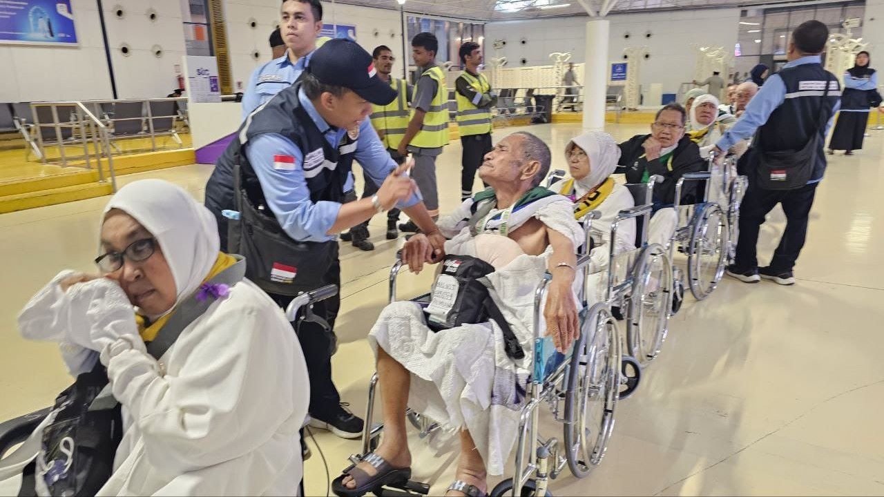 8 Jemaah Haji Indonesia Berusia di Atas 100 Tahun, 47.384 Lansia, 513 Disabilitas, Difasilitasi Kursi Roda