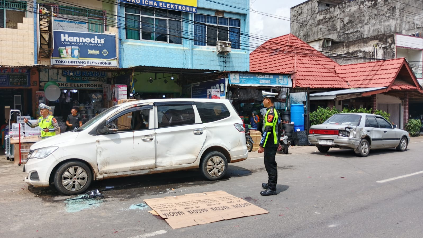 Kecelakaan di Simpang Periuk Lubuk Linggau, Korban Tewas Tertimpa Mobil