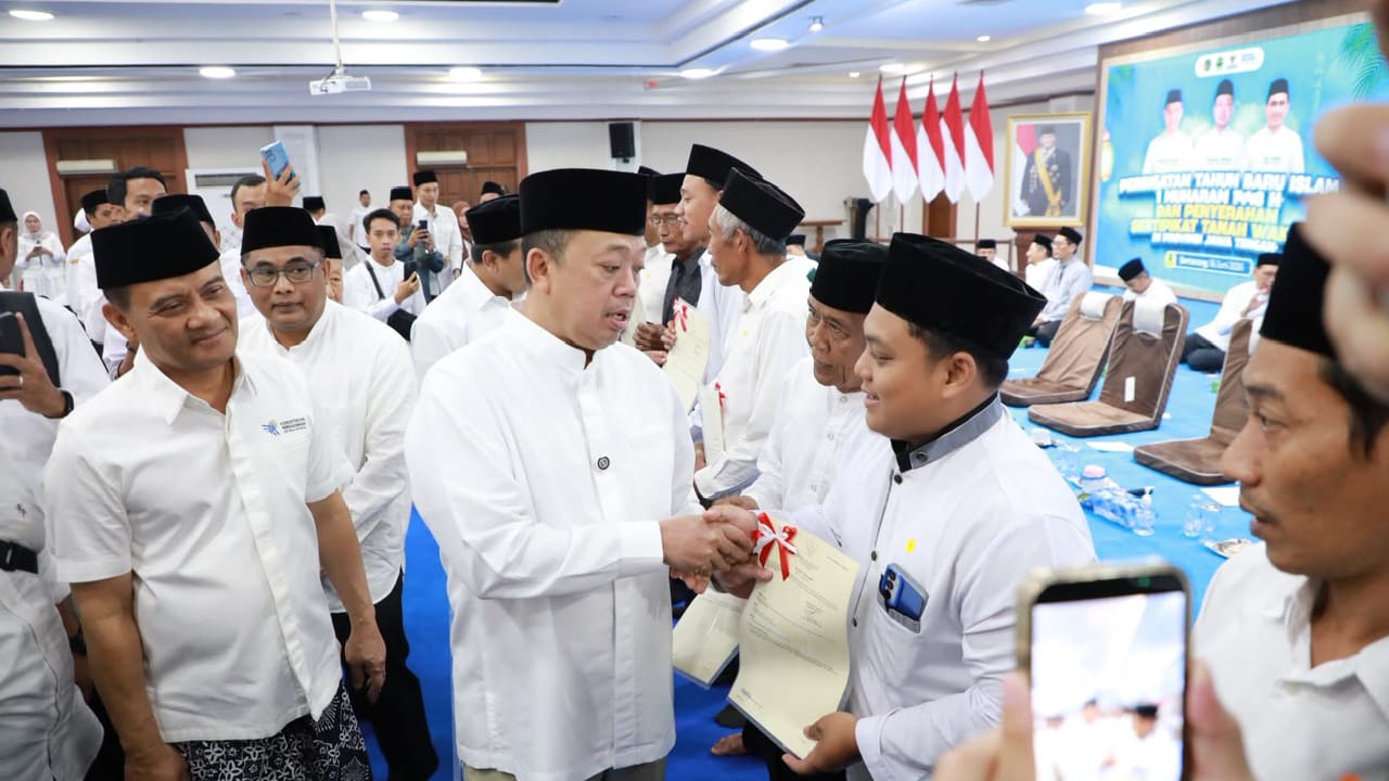 Selembar Sertipikat Menjaga Amanah Tanah Wakaf