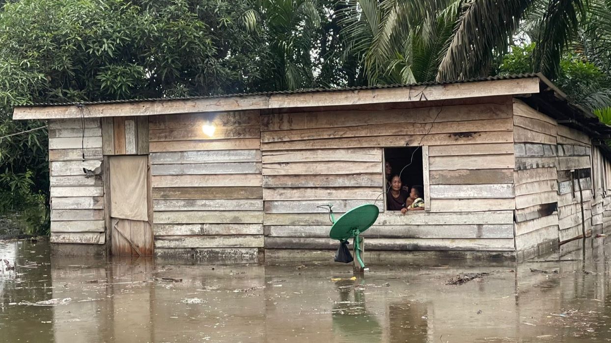 Korban Banjir di Sembatu Jaya Musi Rawas Tidur di Plafon dan Tenda Darurat
