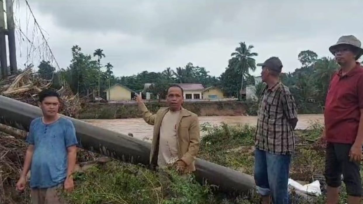 Banjir Ulu Rawas Muratara Sudah Surut, Warga Kesulitan Air Bersih dan Tidak Ada Listrik