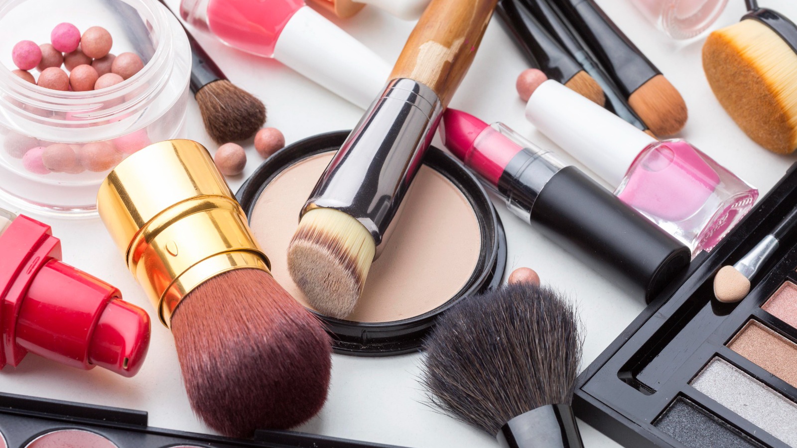 Ingin Tampil Cantik, Ikuti Tips Ini untuk Pilih Produk Kosmetik yang Aman Digunakan saat Lebaran 2024