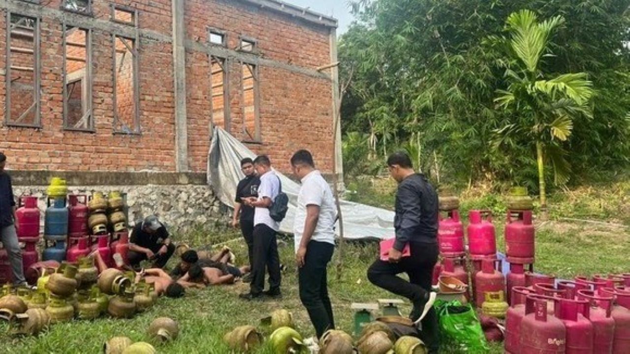 Polda Jambi Gerebek Gudang  LPG Oplosan, 3 Pelaku Berhasil Diringkus, Begini Aksinya