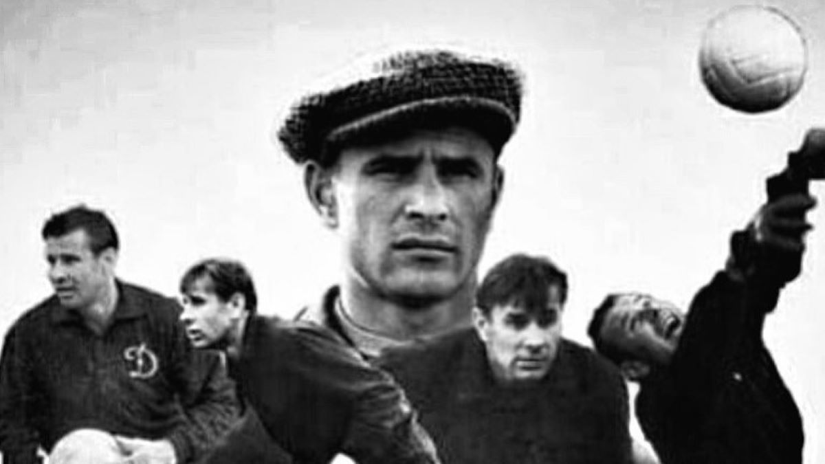 Kisah Lev Yashin, Kiper Terbaik yang Pernah Ada, Lev Yashin: Sebelum Bertanding Saya Merokok dan Minum Vodka
