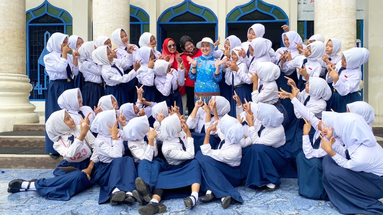 Pelajar SMP Bakti Ibu 11 Lubuk Linggau Tampil Penuh Semangat dan Kompak Ikuti Lomba Gerak Jalan