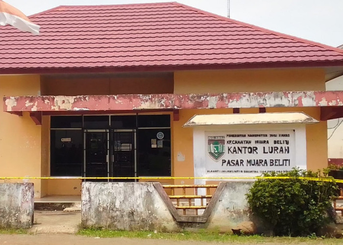 Usai Dirusak Massa, Kantor Lurah Pasar Muara Beliti Musi Rawas Dipasang Police Line,  Ini Tanggapan Camat