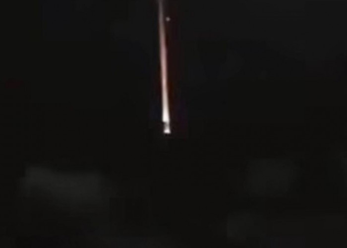 Heboh Diduga Meteor Jatuh di Langit Muba, Sumatera Selatan Terekam Kamera