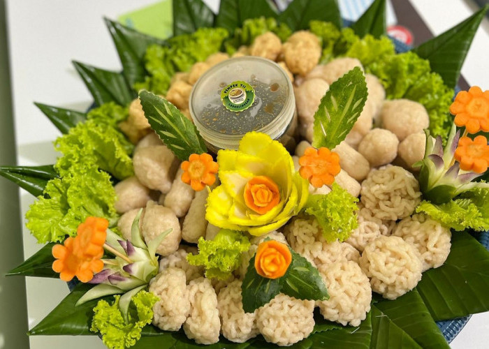 Pempek Tii Lubuk Linggau Hadirkan Tumpeng Pempek hingga Paket Oleh-oleh dengan Ikan Gabus Sungai Premium