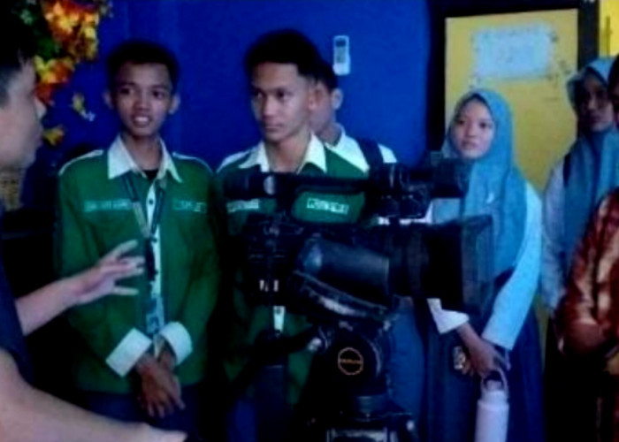 Kunjungi Graha Pena Linggau Pos, Tim Jurnalistik MAN 1 Model Lubuk Linggau Belajar Keredaksian