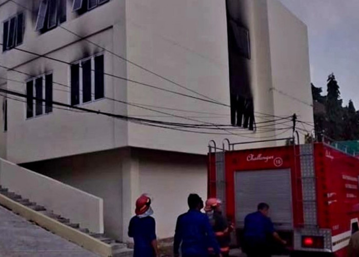 Penyebab Kebakaran Gedung di Kawasan Politeknik Sriwijaya Palembang Sumatera Selatan Diduga Karena Benda Ini