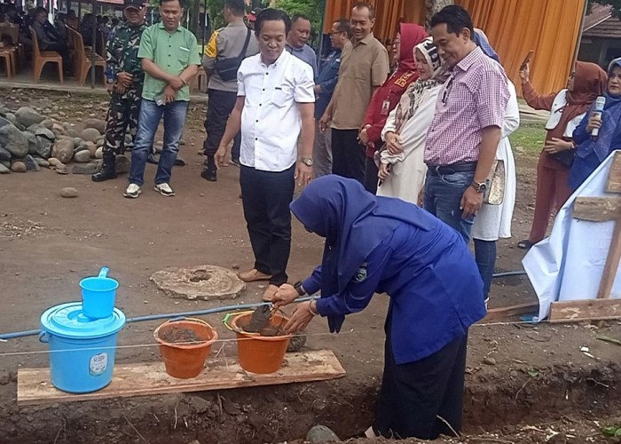 Komite SMAN 2 Lubuk Linggau Bersama Wali Murid Gelar Peletakan Batu Pertama Pembangunan Panggung Serbaguna