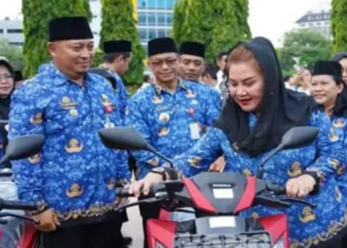 Viral, Wali Kota Semarang Bagi-bagi Motor Vario ke Lurah, Habikan Anggaran Hingga Rp8 Miliar