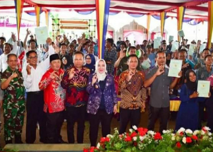 ATR BPN Musi Rawas Bersama Bupati Bagikan 650 Sertifikat Redistribusi Tanah di Desa Suka Makmur