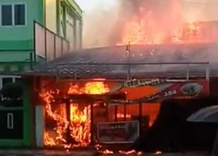 Diduga Ledakan Kompor Gas Elpiji, Kantor Depag Nyaris Terbakar, Api Lalap Warung Bakso-Mie Ayam Pakde Joko
