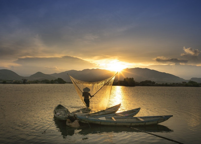 Haru, Detik-Detik 3 Nelayan di Lampung Ditemukan Selamat di Tengah Laut 