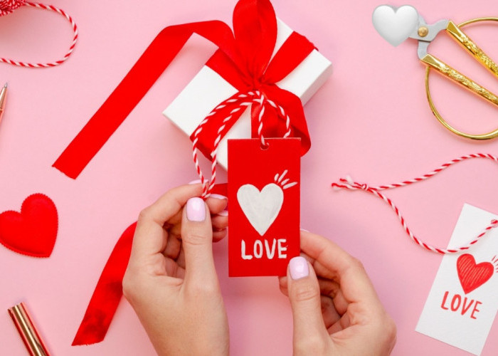 Mitos 7 Barang yang Tidak Boleh Diberi Pasangan Saat Valentine, Ada Sepatu