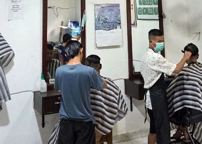 Dari Balik Jeruji Menuju Kemandirian, Lapas Narkotika Muara Beliti Kembangkan Kegiatan Potong Rambut Produktif