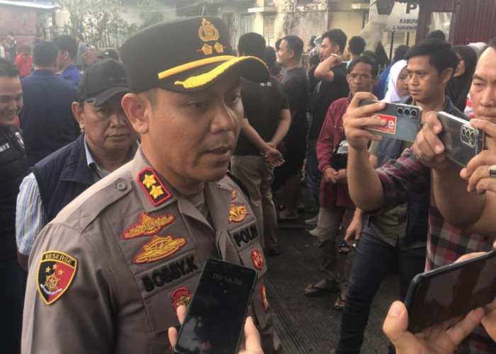 Ada Suara Ledakan, 7 Kios Depan Stasiun KA Lubuk Linggau Terbakar, Ini Penjelasan Polisi