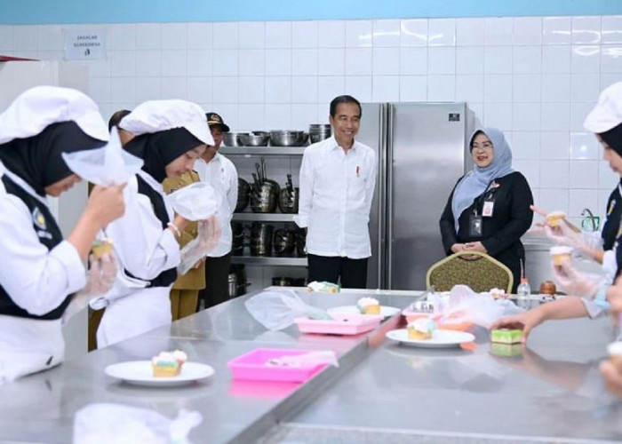 Apresiasi Fasilitas Pendukung Pembelajaran di SMKN 3 Malang, Jokowi: Ini SMK Terbaik yang Pernah Saya Kunjungi