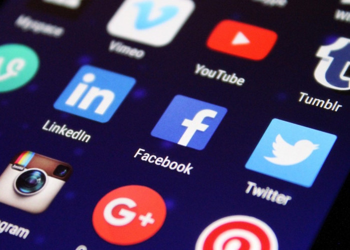 7 Dampak Buruk Media Sosial, Kalian Wajib Tahu!